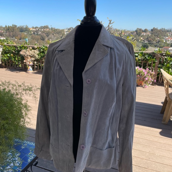 100 % Leather feels like suede. Pretty blue and lined. Needs to be dry cleaned. - Picture 4 of 6